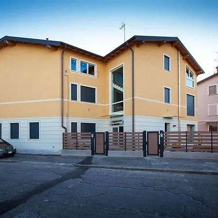 Urban Homy Bed and Breakfast 3*